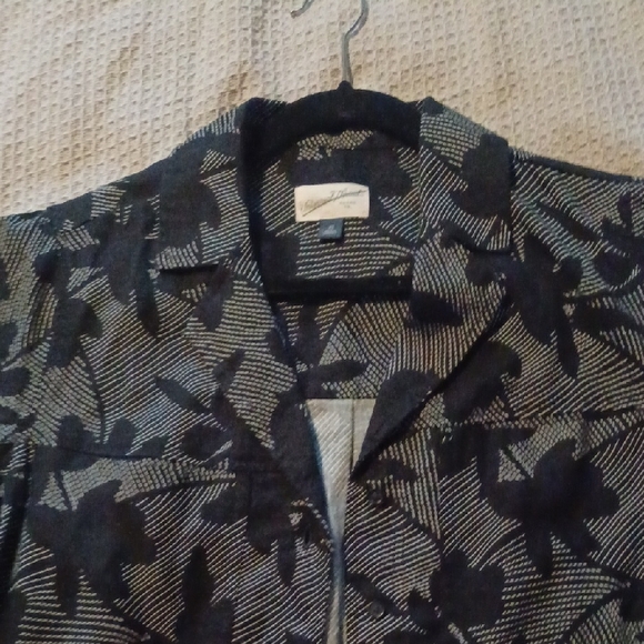 Universal Thread Black Patterned Top - Picture 3 of 4